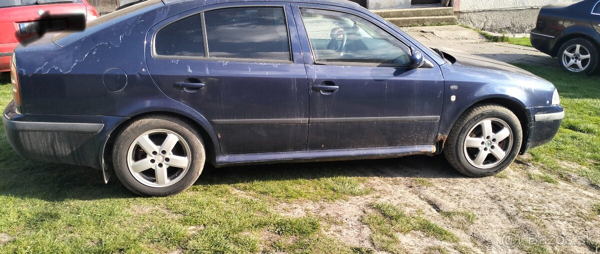 Blue Škoda Octavia from the listing